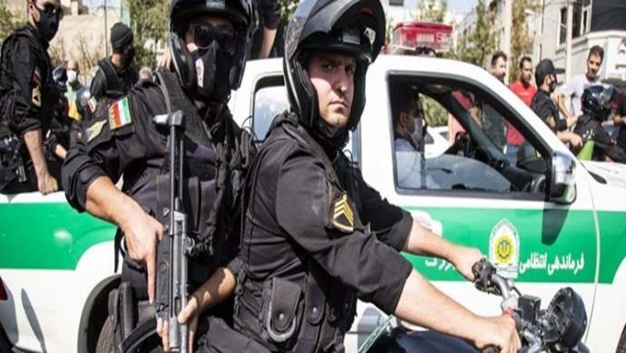 خامنئي يرتقي بهيكل قيادة قوة الشرطة لمواجهة الانتفاضات الإيرانية