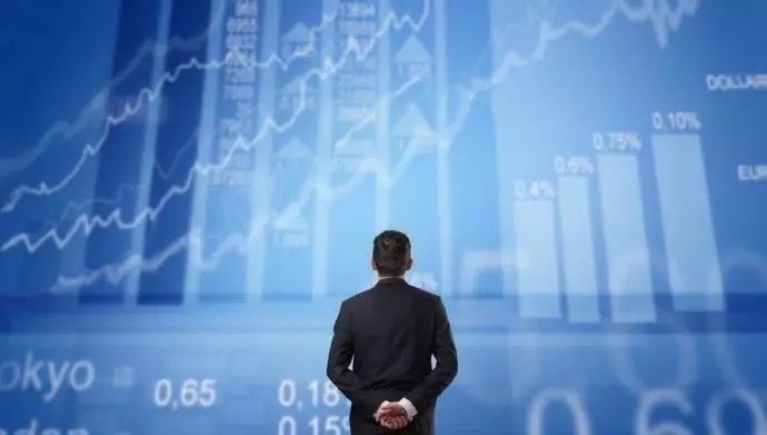 خبير حكومي: حتى أفضل وأبرز الاقتصاديين لا يستطيعون كتابة وصفات لاقتصاد (النظام)