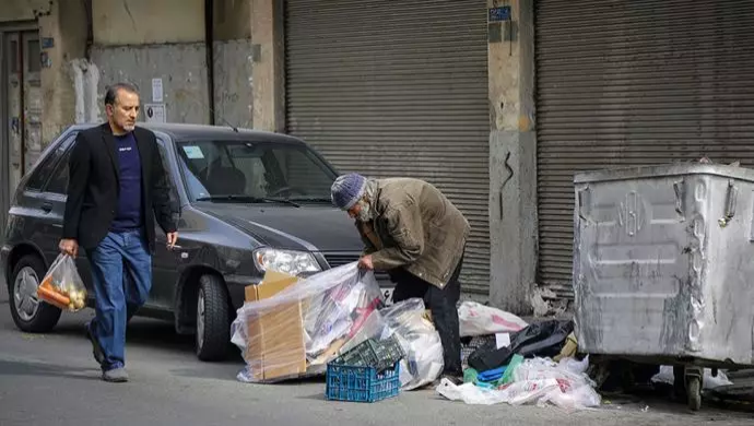مركز الإحصاء: 85٪ نمو في أسعار المواد في إيران وأجور العمال ثلث خط الفقر