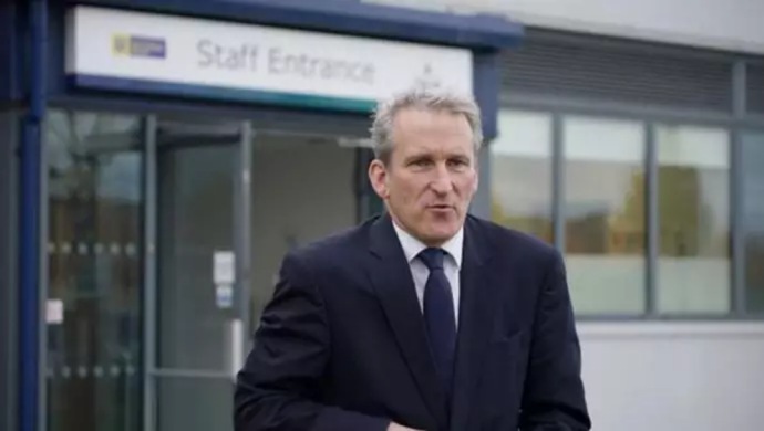 وزير الأمن البريطاني يصف النظام الإيراني بـ "دولة معادية"