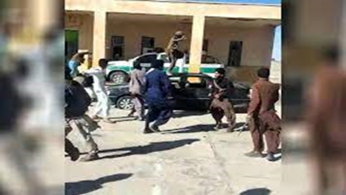 إيران .. شباب البلوش يستهدفون قاعدة لقوات الحرس