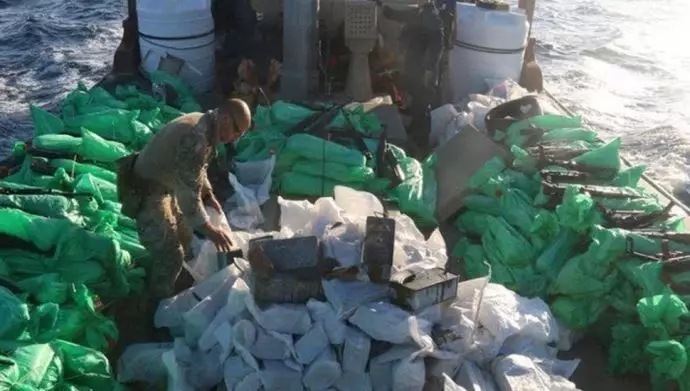 خبراء الأمم المتحدة: إيران تُهرِّب الأسلحة إلى المتمردين اليمنيين من ميناء جاسك