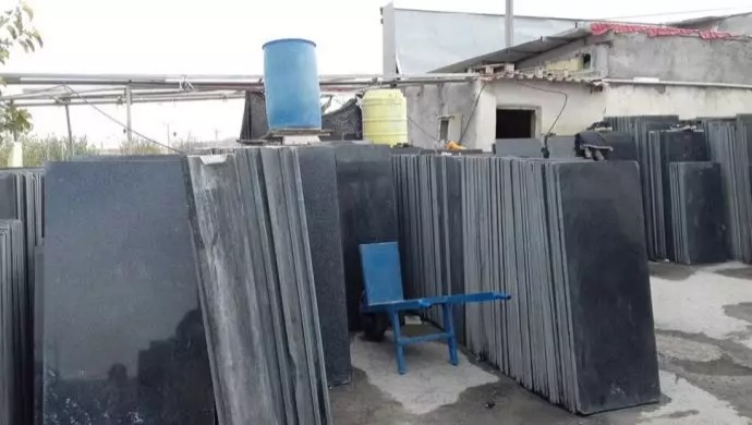 شاهد قبر بالتقسيط أو مستعمل، مثالا آخرا على أربعين عاما من النهب على يد سلطات نظام الملالي في إيران