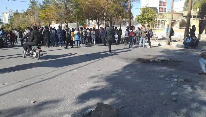 صحيفة حكومية: في المستقبل غير البعيد، سترفع معظم النقابات المطالبة بإحقاق حقوقها أصواتها معا