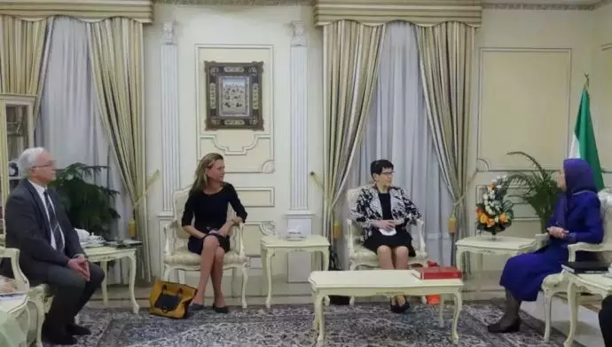 لقاء السيدة مريم رجوي بوفد من السياسيين الألمان برئاسة السيدة ريتا زوسموث