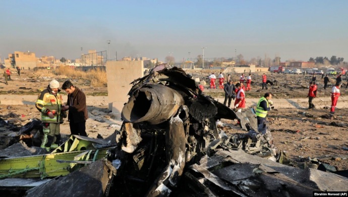 نائب وزير الصحة الإيراني السابق: أخبرنا قائد قوات الحرس أننا أسقطنا طائرة أوكرانية كدرع بشري لمنع الحرب