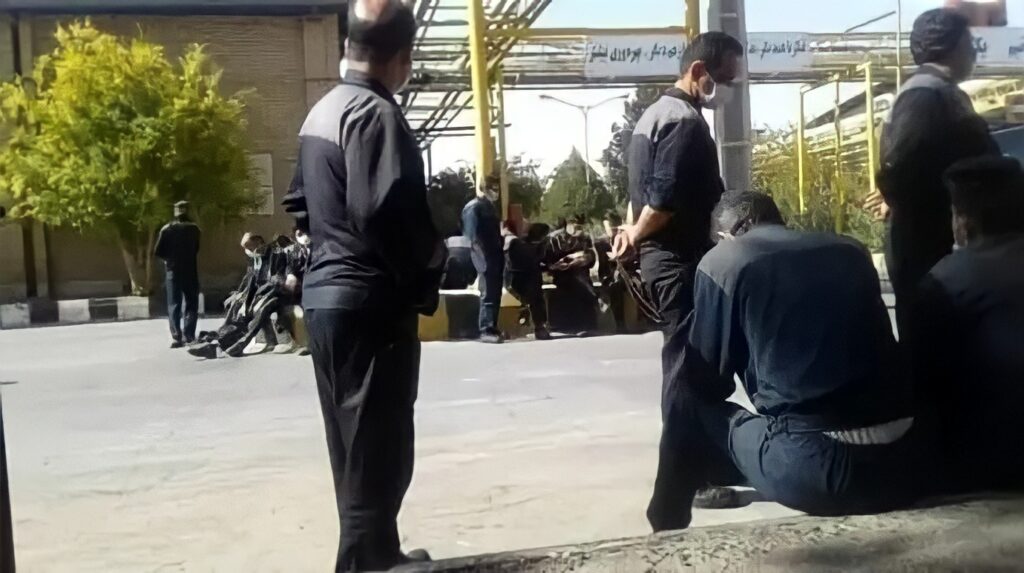 احتجاجات عمال البلدية في إيران اعتراضًا على عدم دفع أجورهم المتأخرة