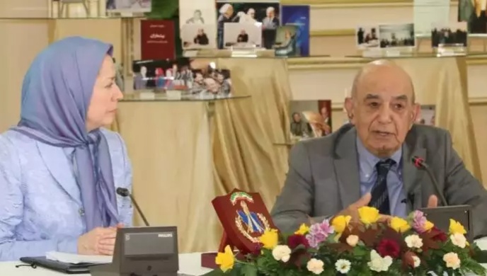 السيدة مريم رجوي تعزي في وفاة الدكتور منوتشهر هزارخاني