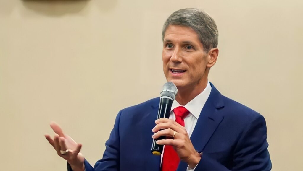 سكوت فرانكلين و 86 نائبًا يطالبون بلينكن بعدم إزالة قوات الحرس من قائمة المنظمات الإرهابية