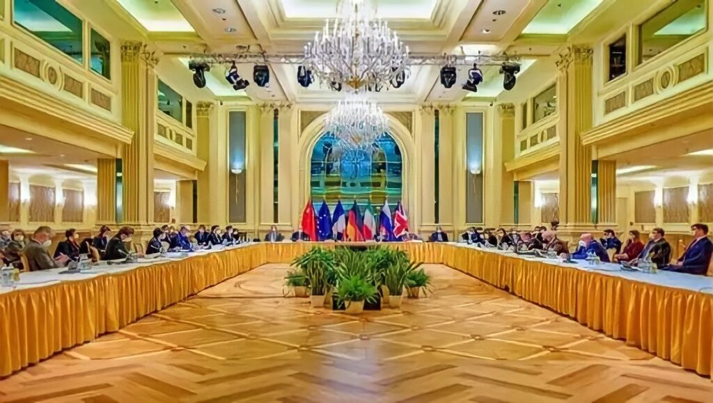 صحيفة حكومية: المفاوضات تواجه مأزقين لن يكسرهما من خلال المفاوضات في فيينا