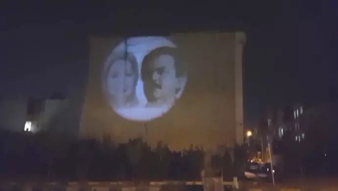 بث صور ضوئية كبيرة لقيادة المقاومة الإيرانية في طهران