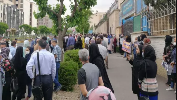 تواصل الاحتجاجات في إيران من العمال إلى الأطباء والمتقاعدين - 26 أبريل