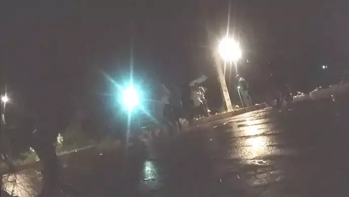 شيراز - بث هتافات أيها الكادحون والعمال، مجاهدي خلق تناصركم والتحية لرجوي والموت لخامنئي