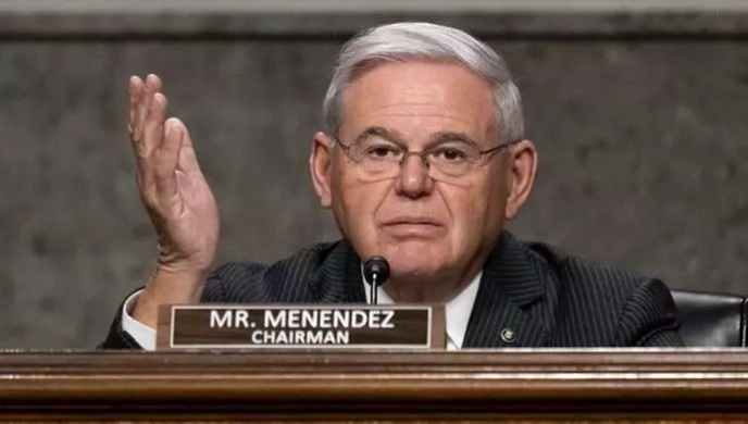 السناتور بوب مينينديز يجب أن يبقى قوات الحرس على لائحة الإرهاب