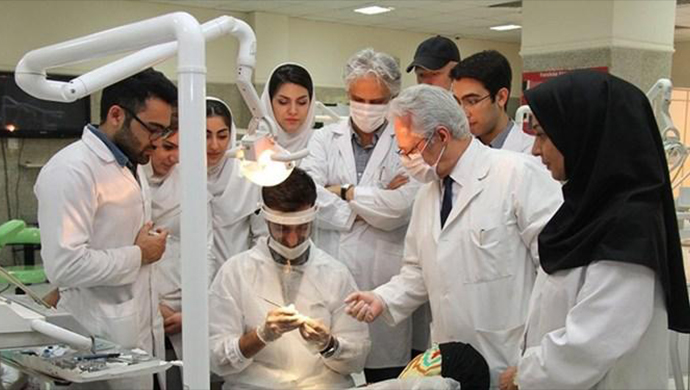 اعتراف بهجرة 6000 طبيب وممرض من البلاد