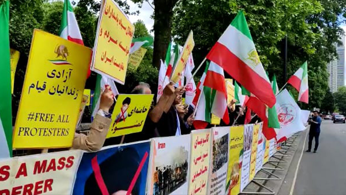 نظمت الجالية الأنجليزية - الإيرانية وأنصار المقاومة الإيرانية (NCRI) مسيرة لدعم الاحتجاجات المستمرة ضد النظام في إيران يوم السبت 28 مايو، أمام سفارة النظام في لندن