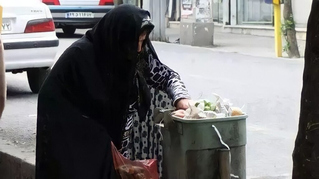 مأساة نبش القمامة عائليا في الأهواز!