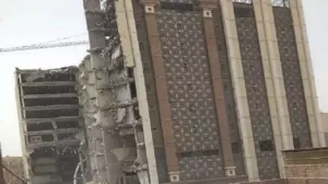 انهيار برج متروبل المكون من عشرة طوابق في آبادان ومقتل وجرح العشرات