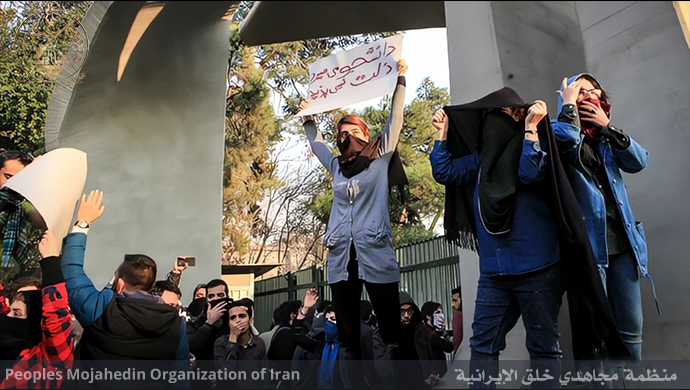 إيران تمر اليوم بمرحلة انتقالية تاريخية من سلطة الملالي القروسطية