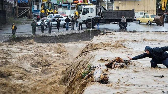 فيضانات في 17 محافظة إيرانية تسفر عن سقوط عشرات القتلى والجرحى
