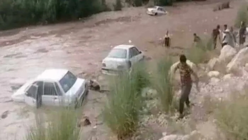 فيضانات في 21 محافظة إيرانية تؤدي إلى سقوط عشرات القتلى والجرحى + تعازي السيدة مريم رجوي