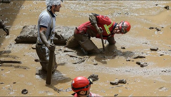 إيران.. انتشار الفيضانات في 27 محافظة، ومقتل ما لا يقل عن 100 شخص