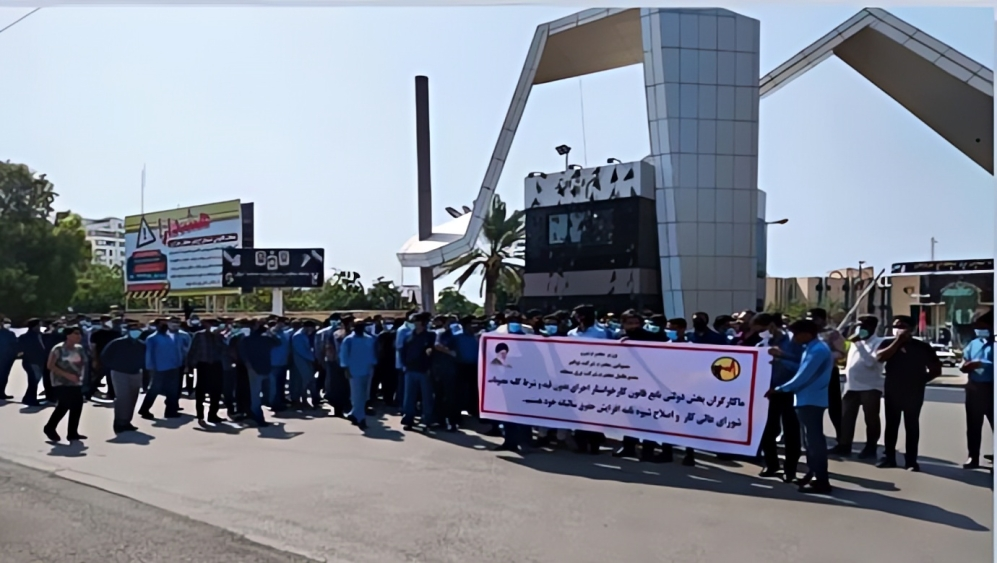 احتجاجات لمشغلي الكهرباء في عدة محافظات إيرانية