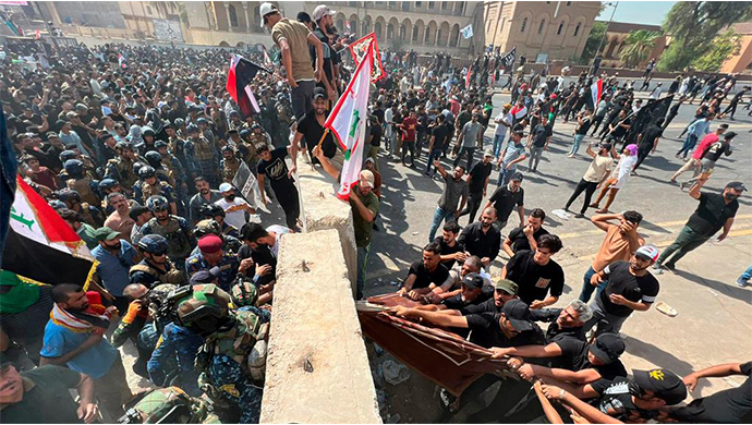 الانقسام الشيعي يكشف عن تراجع النفوذ الايراني في العراق