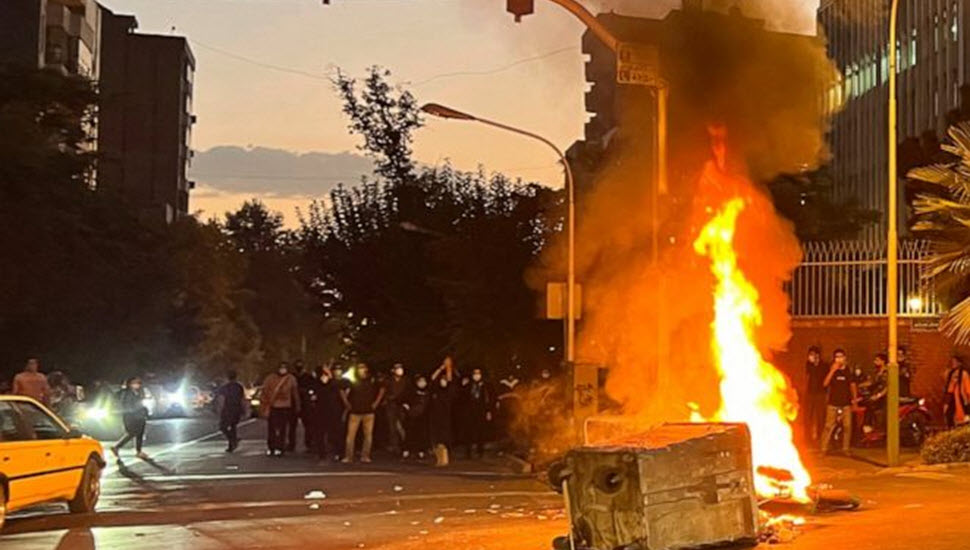 اليوم الحادي عشر للانتفاضة في إيران - مظاهرات وعملية كر وفر في المدن الإيرانية