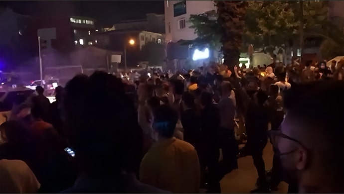 انتفاضة الشعب الإيراني عميقة الجذور ضد الديكتاتورية الدينية!