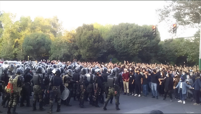 إضراب وطني عام في الجامعات الإيرانية تضامنا مع ثورة الشعب الإيراني