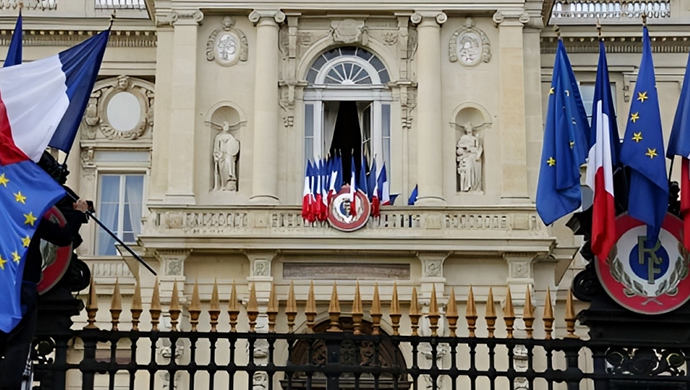 فرنسا تدين القمع العنيف للمظاهرات في إيران