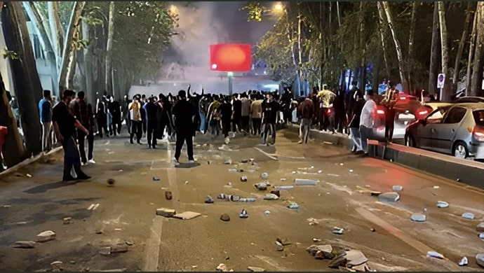 أسوشييتد برس : الانتفاضة الوطنية ودور وحدات مقاومة تابعة لمنظمة مجاهدي خلق