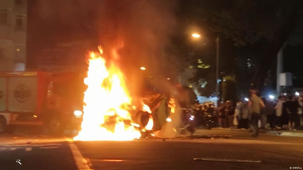 جريمة نظام الملالي باطلاق النار على المصلين في زاهدان تخلف عشرات الشهداء