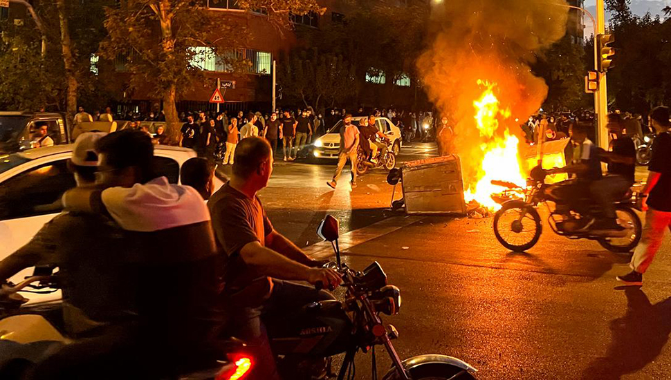 اتساع نطاق انتفاضة الشعب ومواجهة نظام الملالي في أجزاء كبيرة من طهران ومعظم محافظات إيران