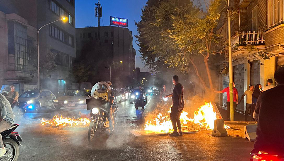 الانتفاضة في يومها الـ 43 مظاهرات ومواجهات الشباب ضد قوات القمع في مدن مختلفة