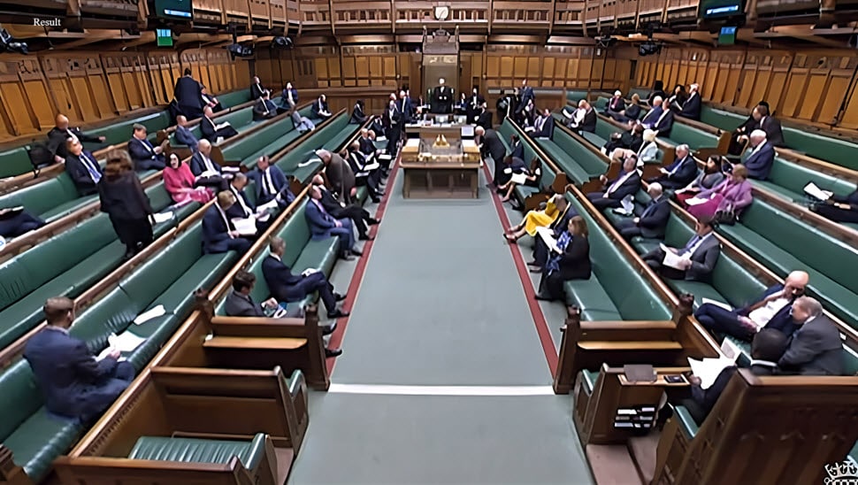 البرلمان البريطاني يعقد اجتماعًا طارئًا للتنديد بقمع المتظاهرين في إيران
