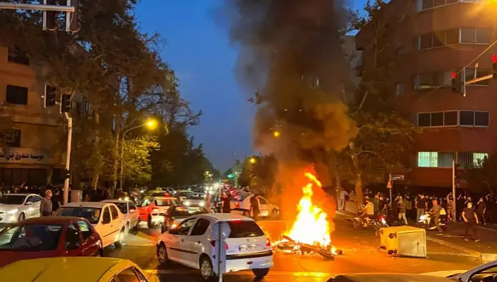 القائد العام للحرس ووزارة مخابرات نظام الملالی یعبران عن خوفهما من دور مجاهدي خلق في الانتفاضة الإيرانية