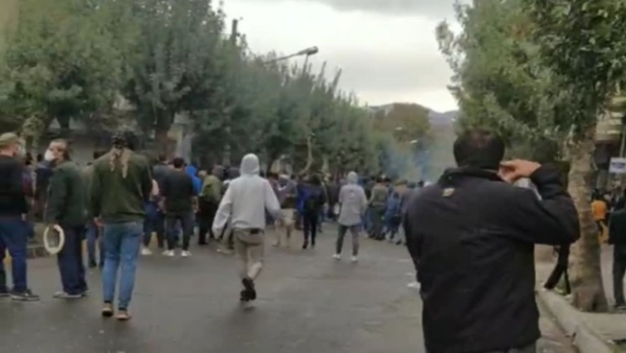 انتفاضة اهالي مهاباد والاستيلاء على مبنی القائممقامية ومركز للشرطة