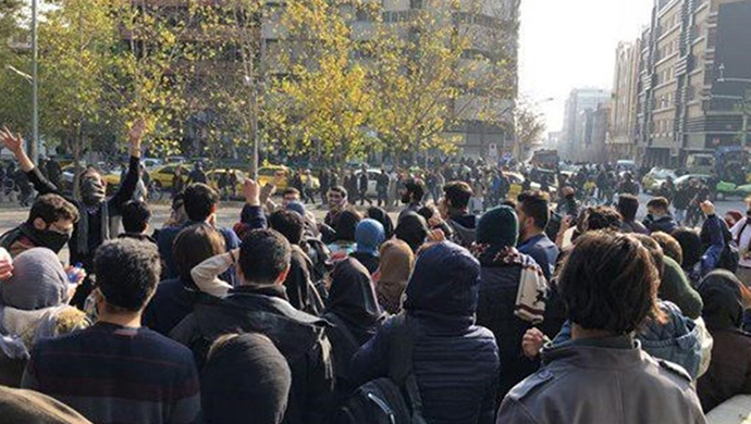 سي إن إن: انتفاضة الإيرانيين ليست ضد الحجاب وإنما لإزالة أغلال القهر