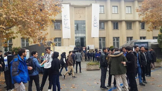 اليوم العشرين للانتفاضة الوطنية ..إضراب طلاب المدارس والجامعات في جميع أنحاء البلاد