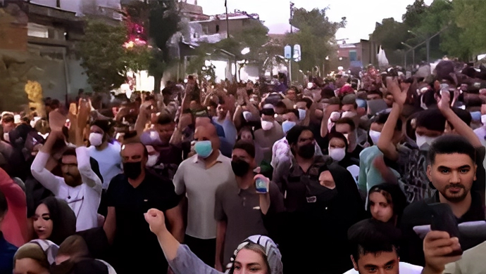 ما هو رد المواطنين على خامنئي؟