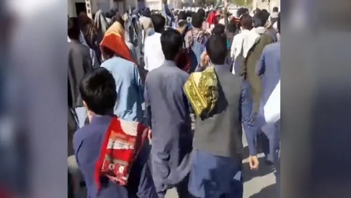 تظاهرات حاشدة في زاهدان بشعار "الموت لخامنئي" و"الموت للباسيجي"