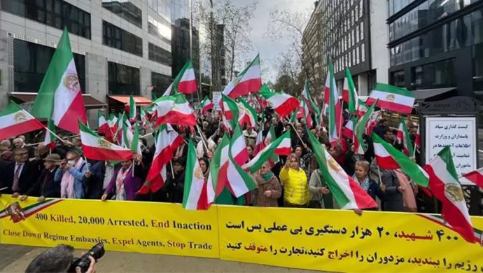 بالتزامن مع قمة زعماء الاتحاد الأوروبي في بروكسل، الإيرانيون يعبرون عن تضامنهم مع انتفاضة إيران