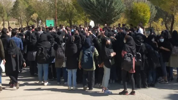 مظاهرات ومواجهات في مناطق متفرقة من طهران ومدن مختلفة في مساء اليوم الـ39 للانتفاضة