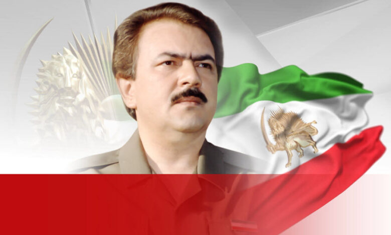 مسعود رجوي: خامنئي يضرب على الحديد ويطبخ الحصى محاولة‌ له لرفع معنویات عناصره المتهالکة وأجهزة الحكم المنهارة!