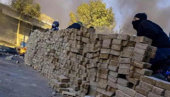 آخر تطورات الانتفاضة في يومها الـ 66 –  هجوم قوات الحرس بالدروع وتحليق سمتيات الحربية في مدينة مهاباد – الأحد 20 نوفمبر