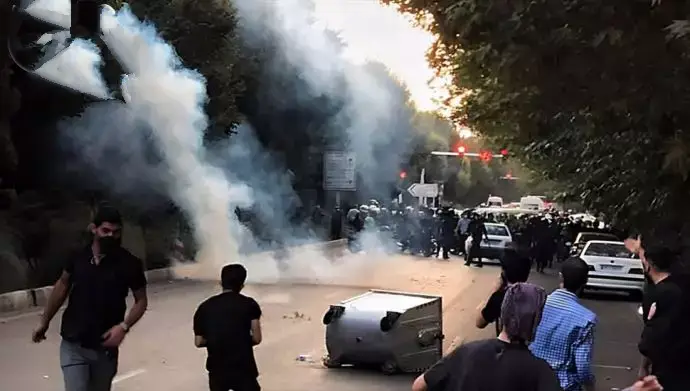 آخر تطورات الانتفاضة في يومها الـ 74 –  استمرار اضراب الطلاب ومظاهرات طلبة المدارس بشعار الموت لخامنئي   – 28 نوفمبر