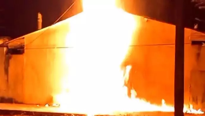 احراق مراكز القمع ورموز نظام الملالي في عشرات المدن الايرانية