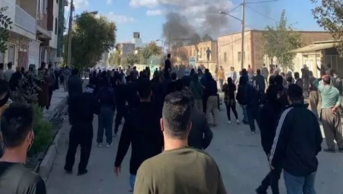 الانتفاضة الكبرى للمواطنين في مريوان، المظاهرات الطلابية والاحتجاجات الشعبية في طهران وعشرات المدن الكبرى